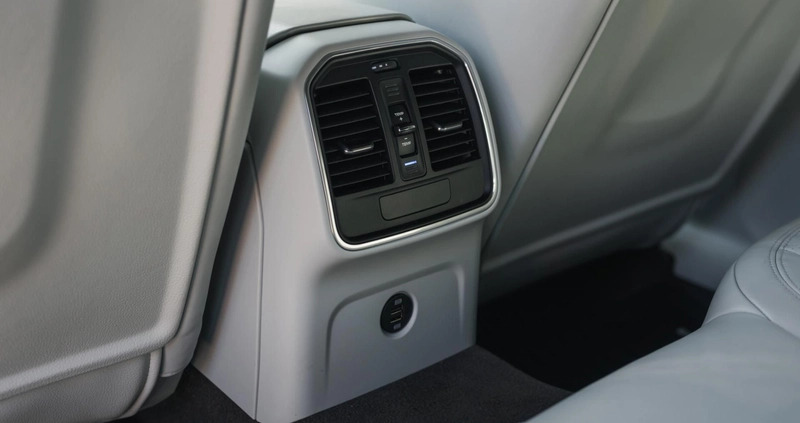 Porsche Macan cena 159990 przebieg: 139900, rok produkcji 2017 z Przedbórz małe 781